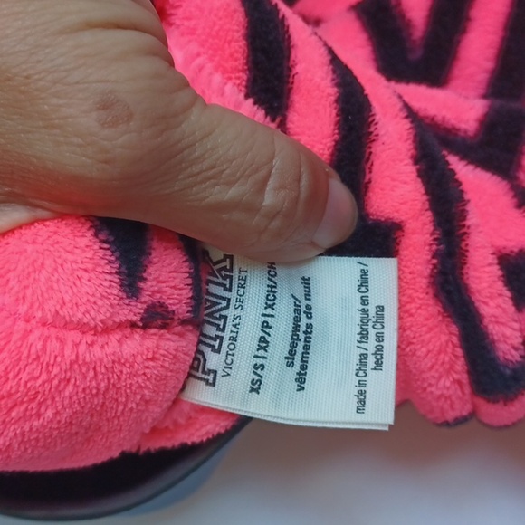 Victoria's Secret XS S Neon Pink Black Plush Cozy Spa Bathrobe Robe - Picture 5 of 6